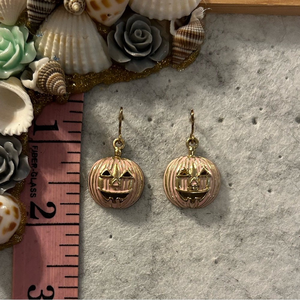 BNWT Pink and Gold Metal Pumpkin Dangle Earrings